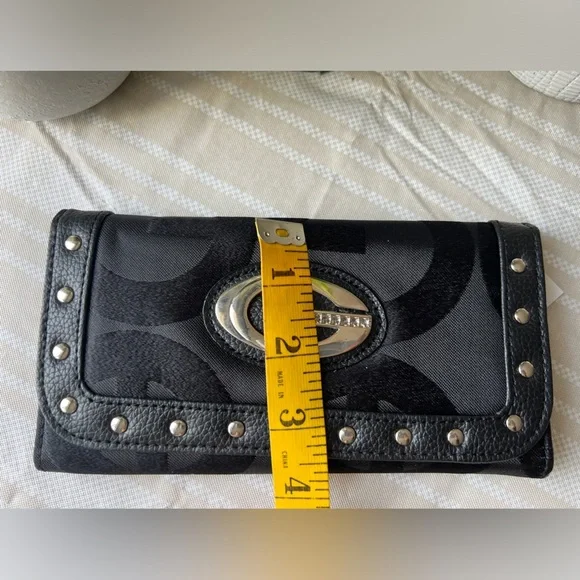 🌸4/$25 Black “G” wallet with studs - Picture 7 of 8